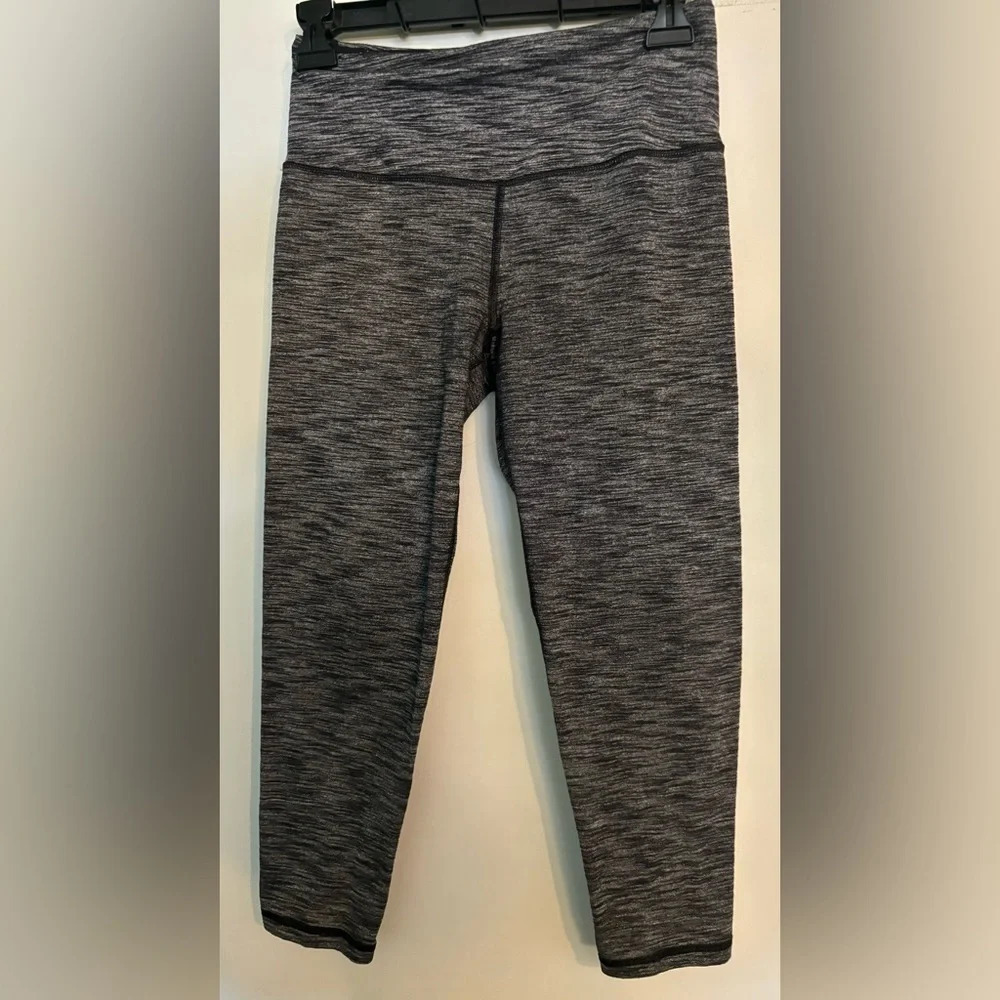 Victoria Sport Knockout by Victoria's Secret Womens Small Capri Black White - Picture 1 of 3